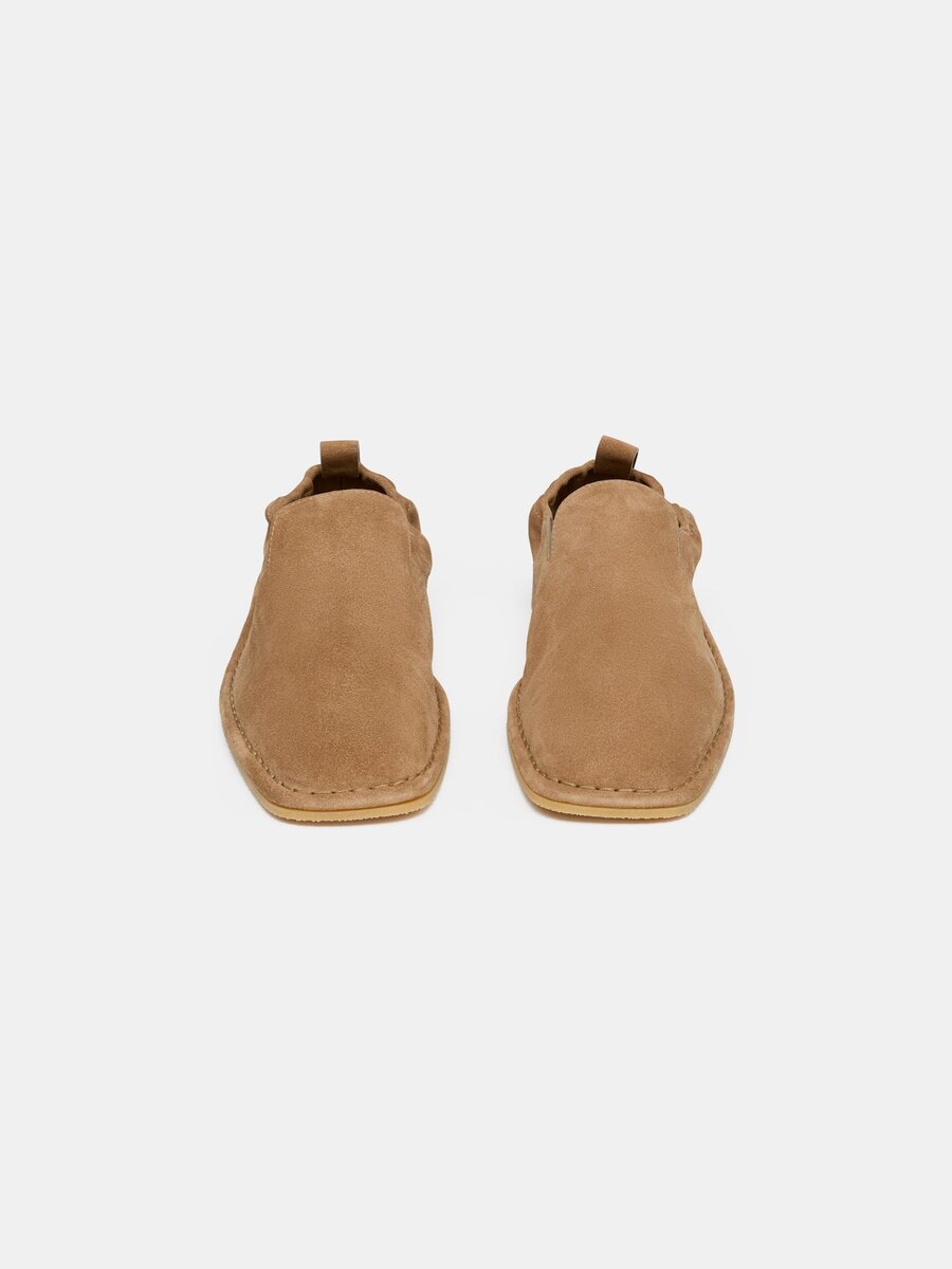 SLIP ON GUM LOAFER