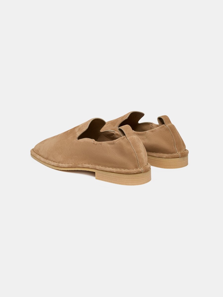 SLIP ON GUM LOAFER